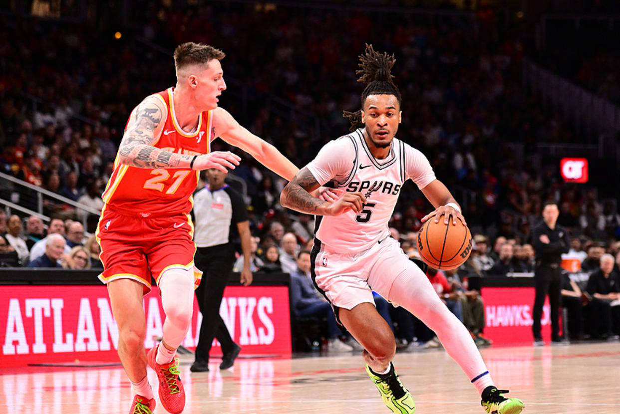 马刺队成功转型,青年队员表现抢眼的简单介绍 马刺队成功转型,青年队员表现抢眼的简单介绍