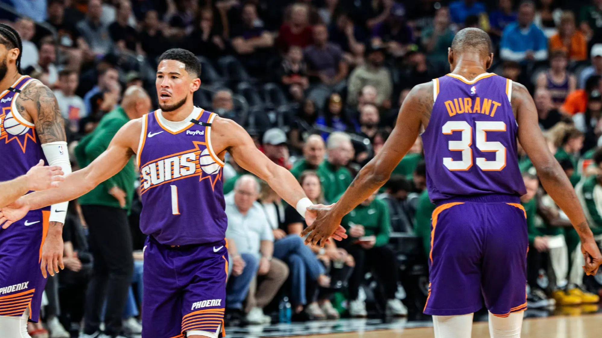 爱游戏登录入口-雄鹿与开拓者大战三加时，最终险胜对手