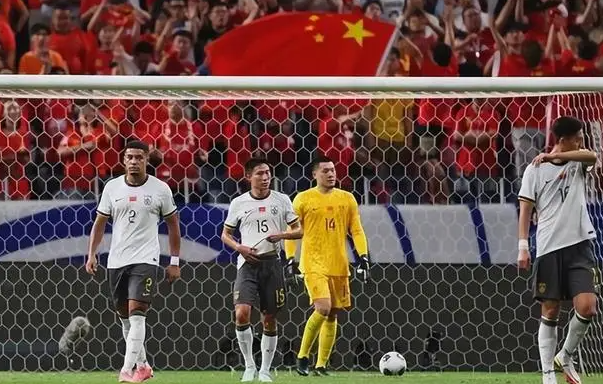 爱游戏登录入口-球迷热议球队的默契配合，认为是胜利的关键