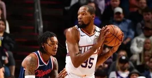 爱游戏亚洲官网-快船主场压制太阳，伦纳德全面表现率队获胜