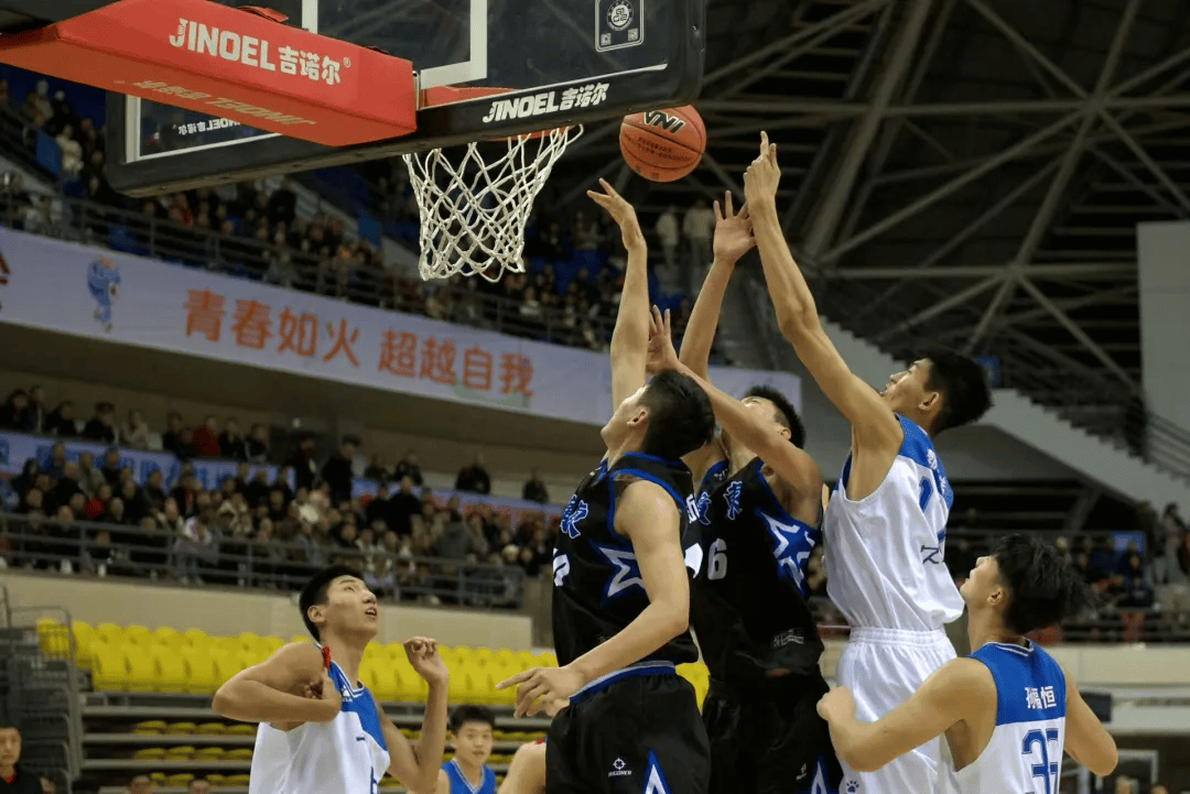 爱游戏官网-包含篮球俱乐部推出新战术，备战新一季比赛的词条