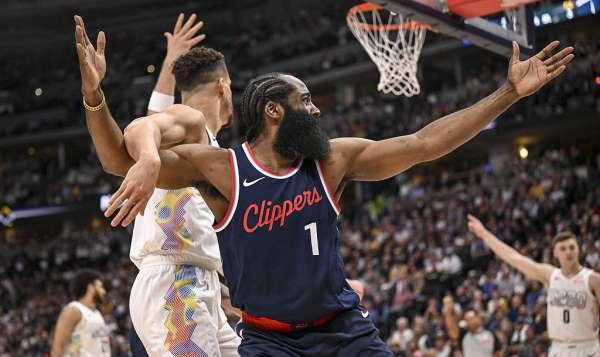 关于卡利亚里主帅乔治奉献爱心，帮助球队突破困境的信息