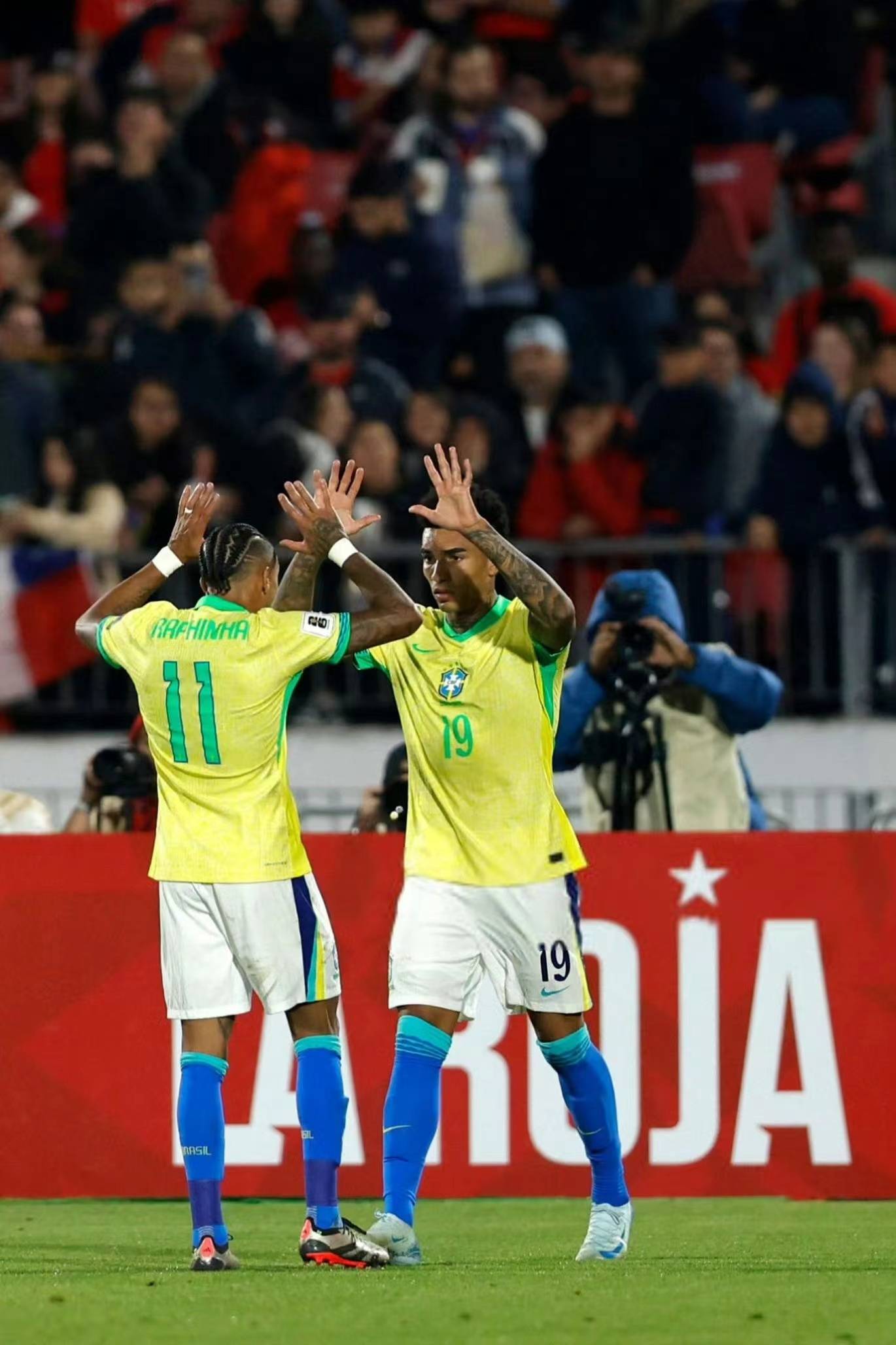 爱游戏入口-包含决胜战中的巴西队突然爆发，连入两球的词条