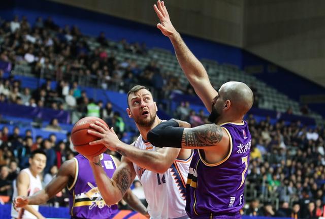 关于李秋平是否将继续指导东部球队的未来比赛？的信息