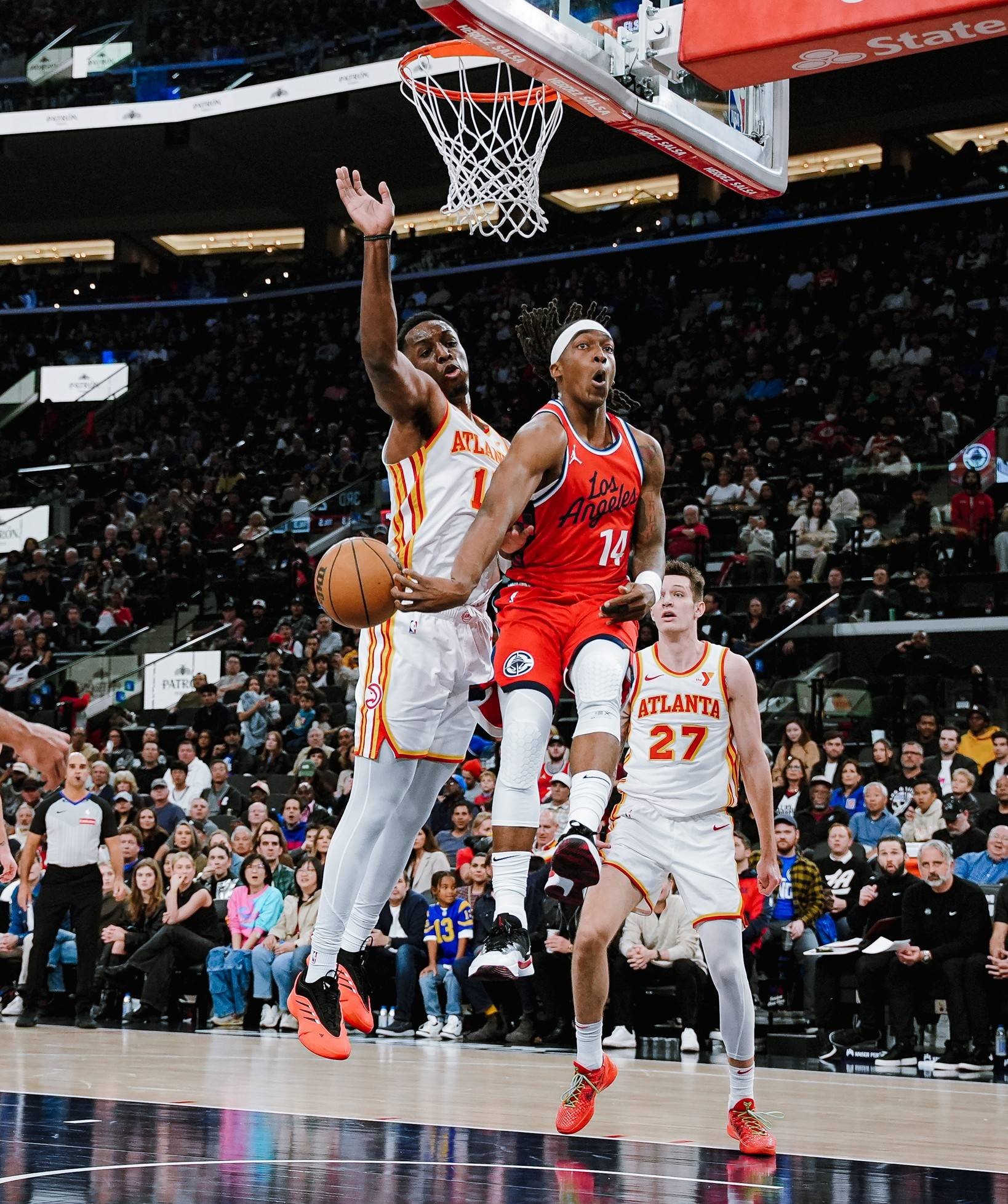 猎鹰客场惊险击败开拓者，取得连胜