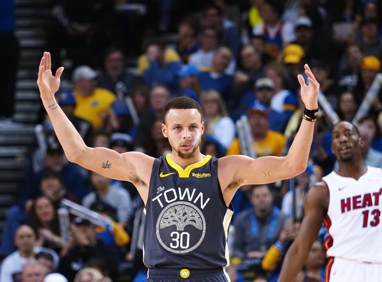 勇士队即将客场挑战独行侠，库里状态神勇的简单介绍