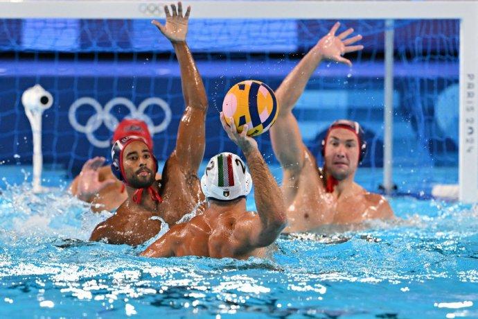 爱游戏入口-意大利队在水球比赛中展现出色