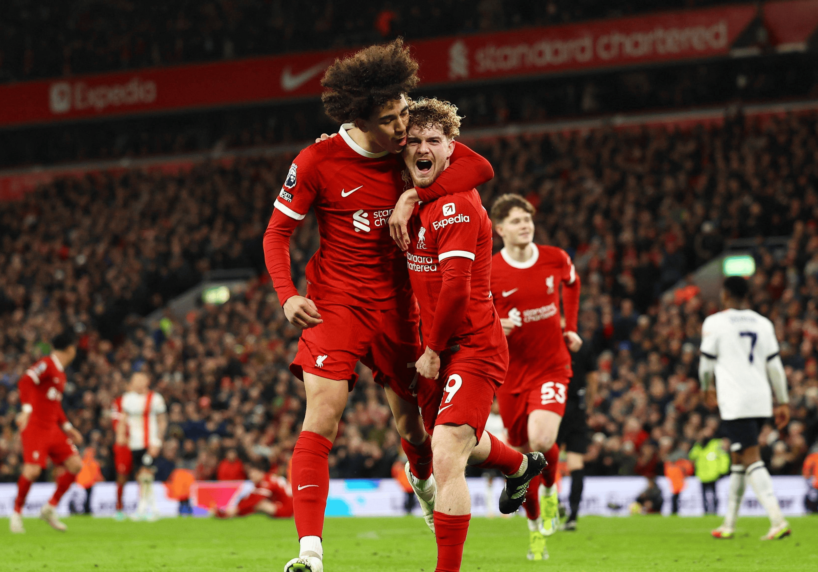 爱游戏官方入口-曼联红魔誓言重返欧洲夺冠舞台