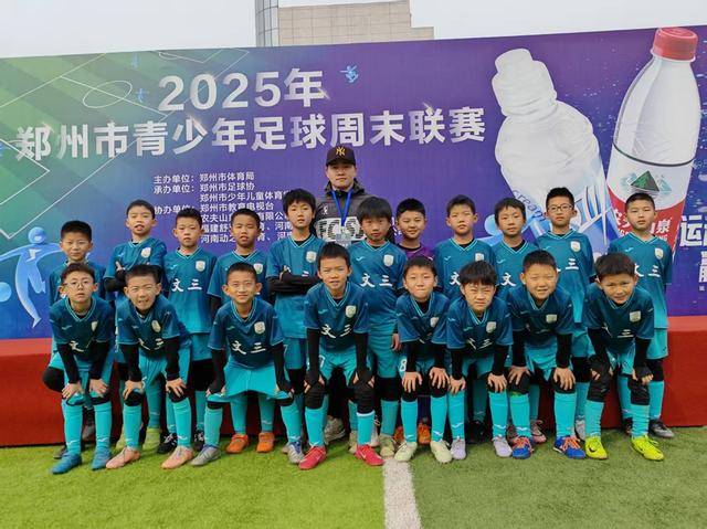 包含足球赛事中球员们的拼搏精神可嘉的词条