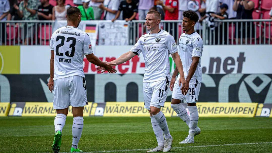 爱游戏官方登录入口-杜塞尔多夫战胜对手创造记录