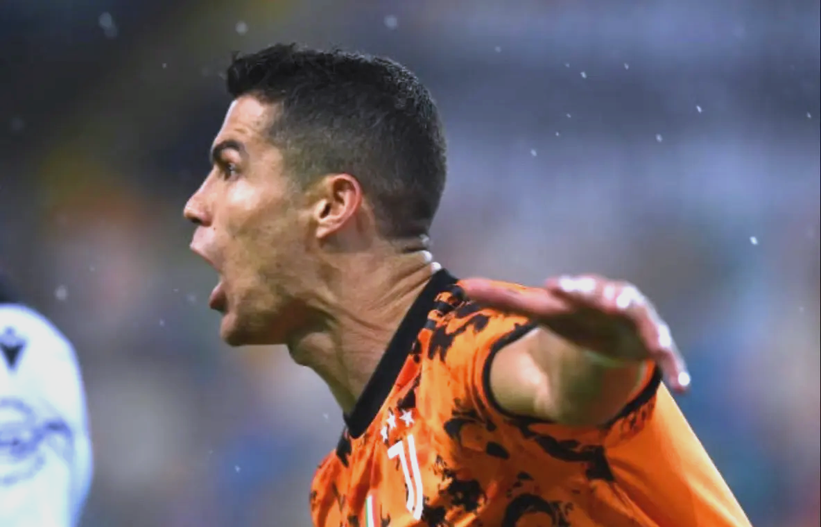 爱游戏app-C罗大放异彩，尤文逆袭晋级成功