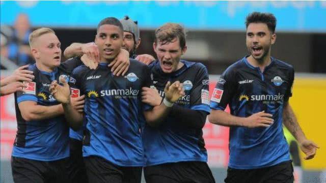 爱游戏-包含弗莱堡队大胜对手，赢得关键胜利的词条