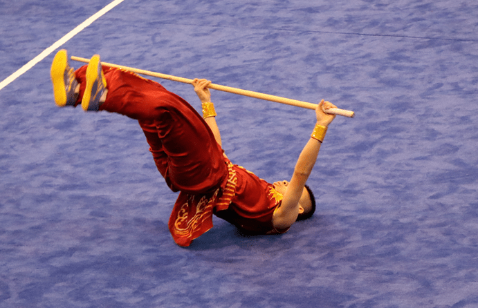 爱游戏在线-疑难问题！球队技术招式引发赛场热议