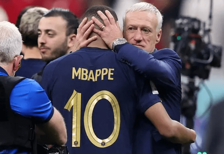 关于沉浮赛场：欧锦赛上的争议事件引发球迷热议的信息