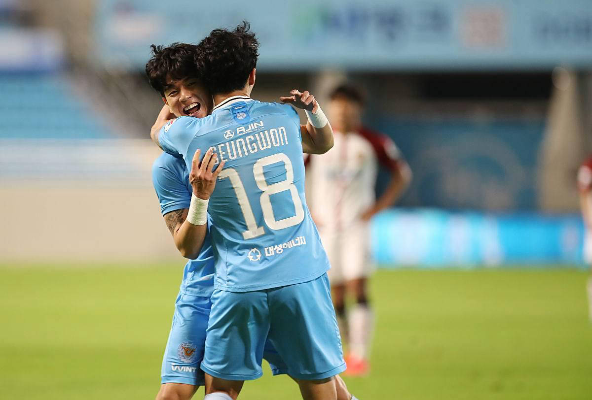 爱游戏官网入口-济州联队取得惊人胜利，晋级淘汰赛