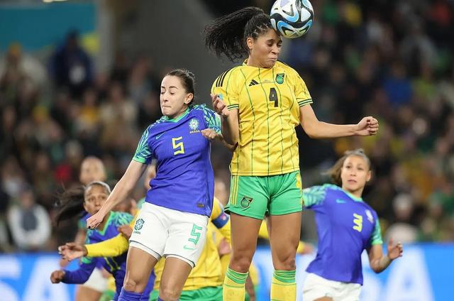 爱游戏app-俄罗斯女足联赛中一支球队的崭露头角的简单介绍