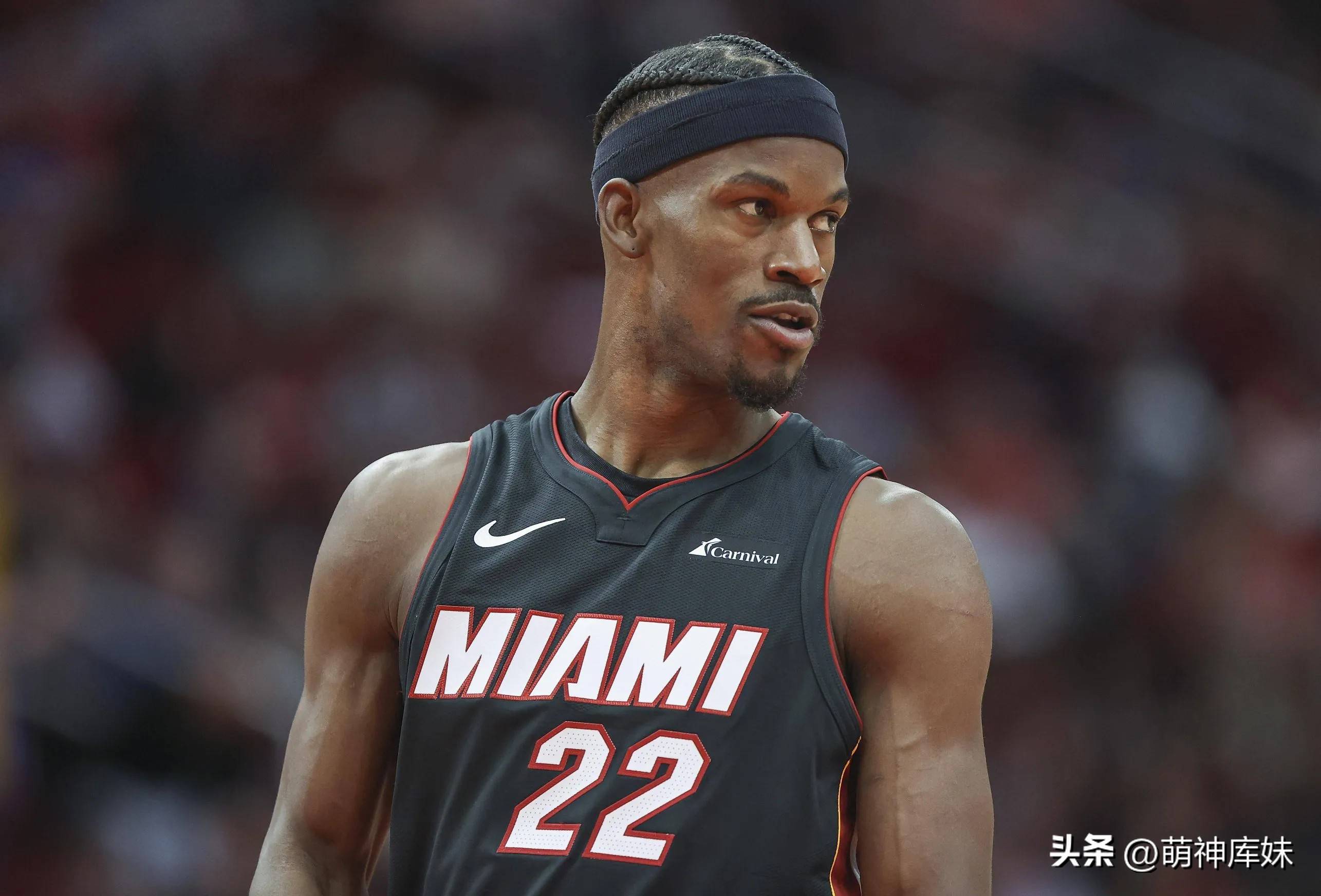 雄鹿战胜热火，活塞险胜步行者的简单介绍