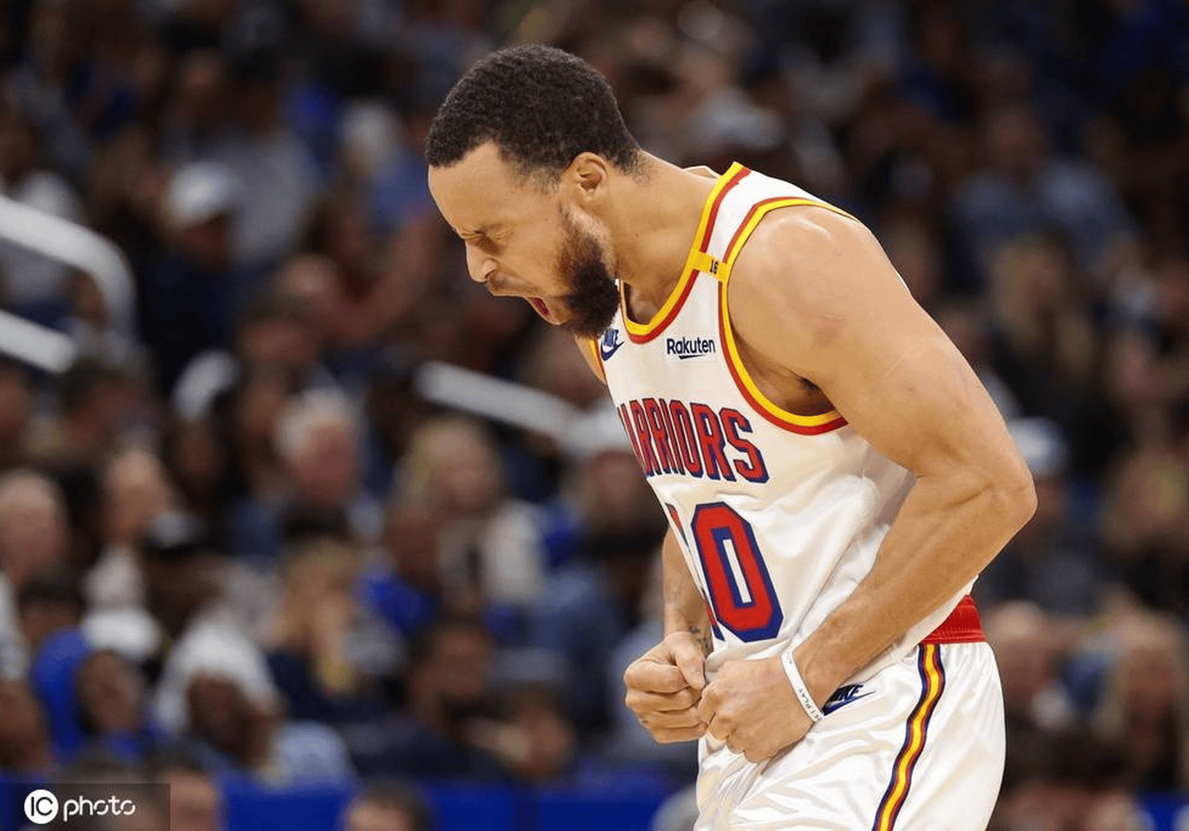 勇士客场横扫国王，库里32分砍热的简单介绍