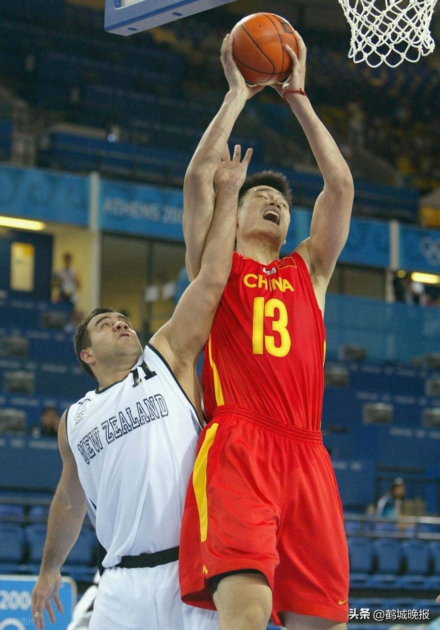 包含亚洲杯篮球比赛展开，球队奋力拼搏迎接挑战的词条