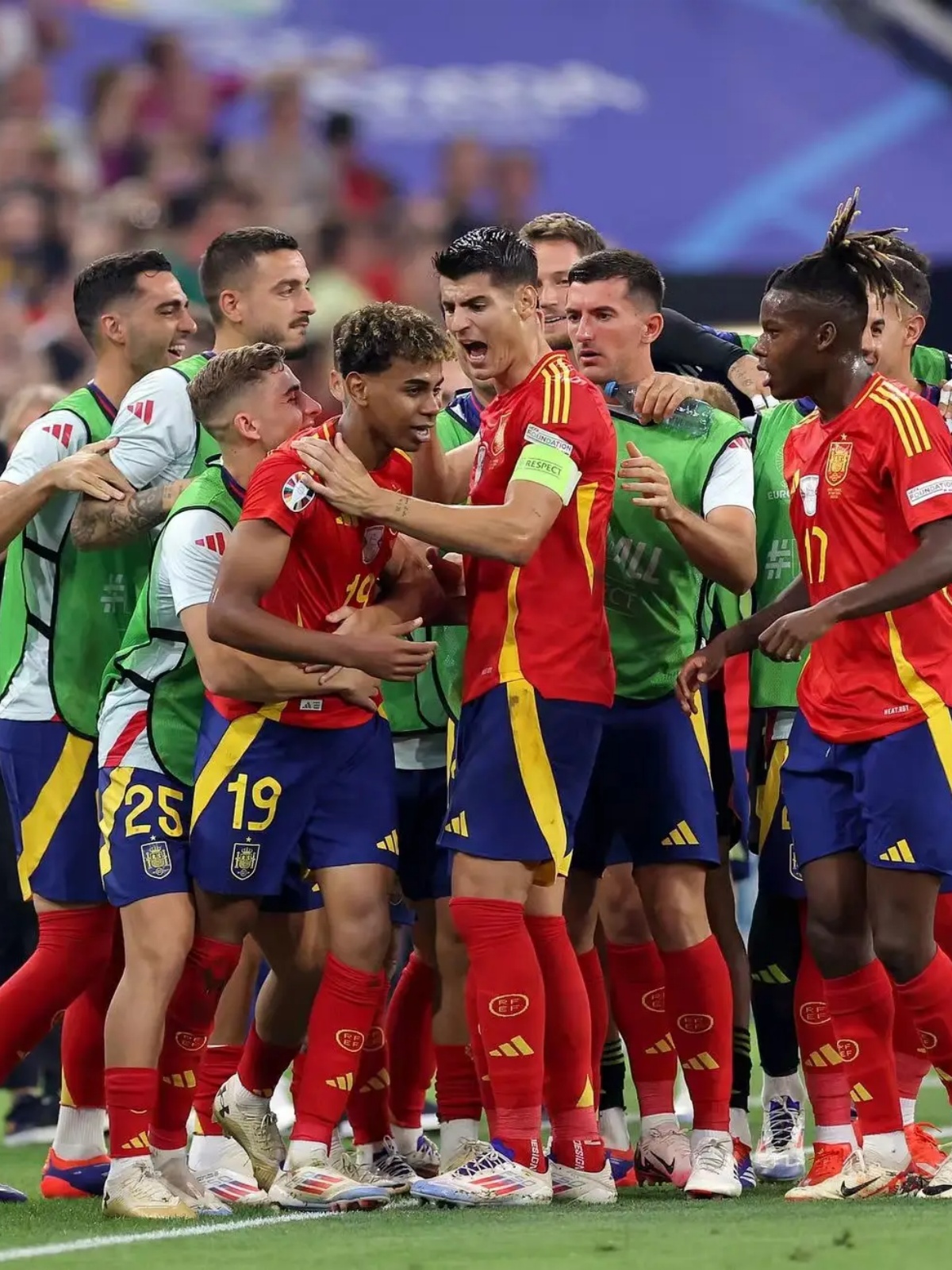 爱游戏在线登录-包含欧洲球队实力对决，赛事精彩纷呈引人期待的词条