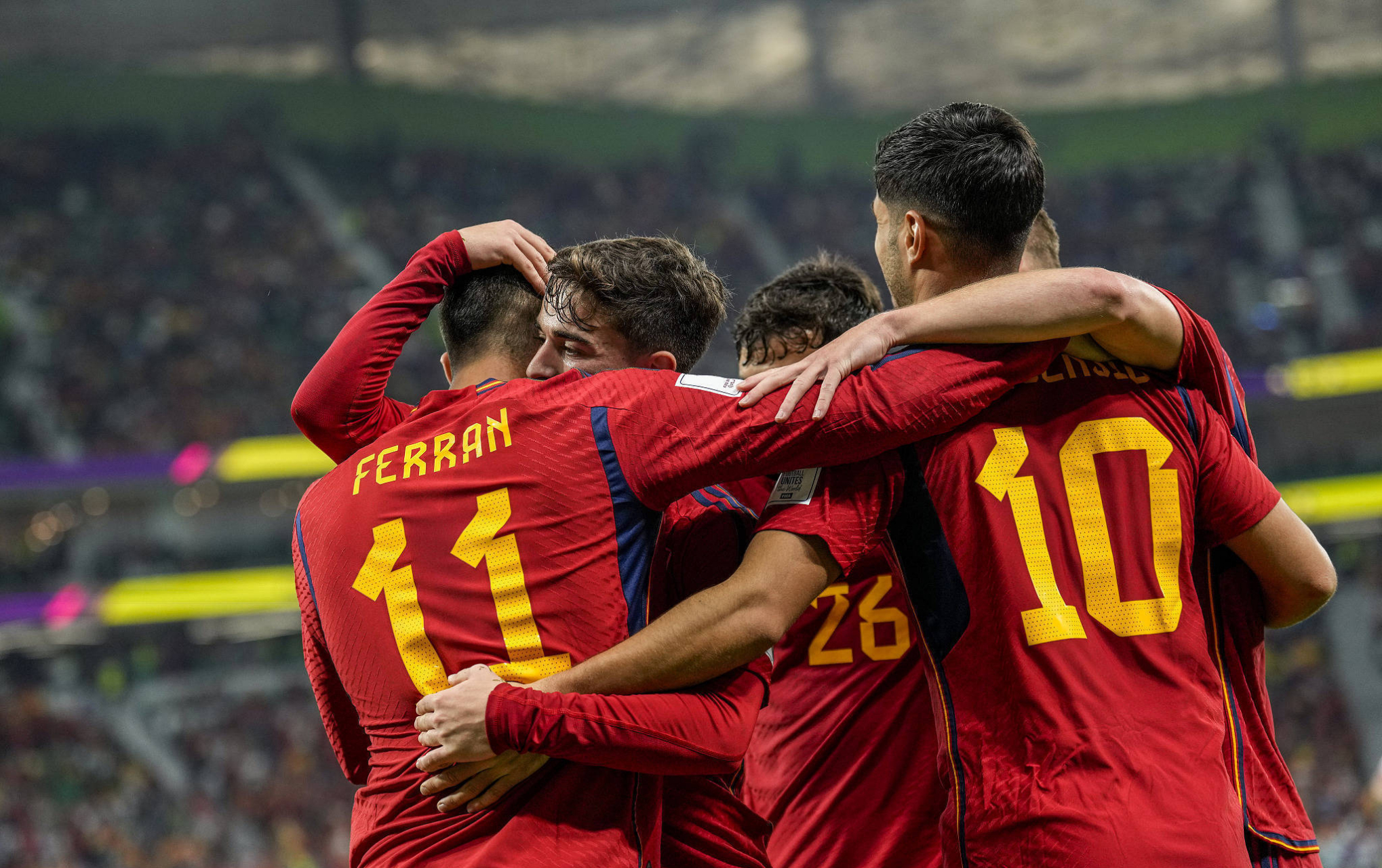 西班牙队在比赛中全面压制对手，取得胜利的简单介绍