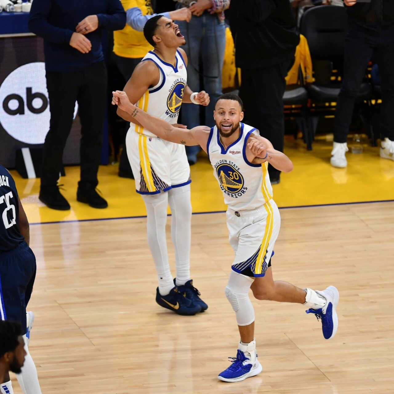 勇士再次负于湖人,战绩继续下滑 勇士再次负于湖人,战绩继续下滑